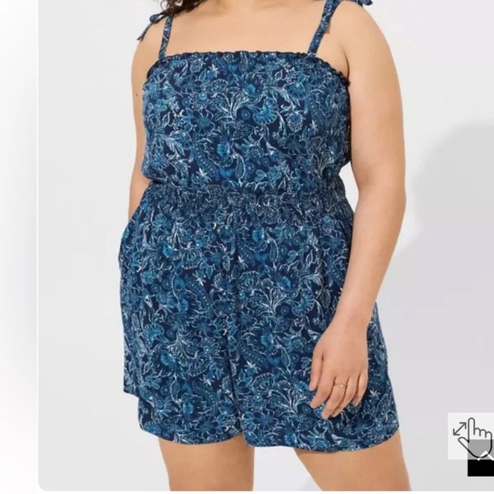TORRID Navy Paisley Floral with ties and deep pockets Romper